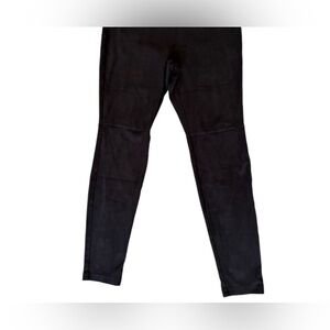 HUE Ladies High-Rise Leggings NWT Black, size Medium